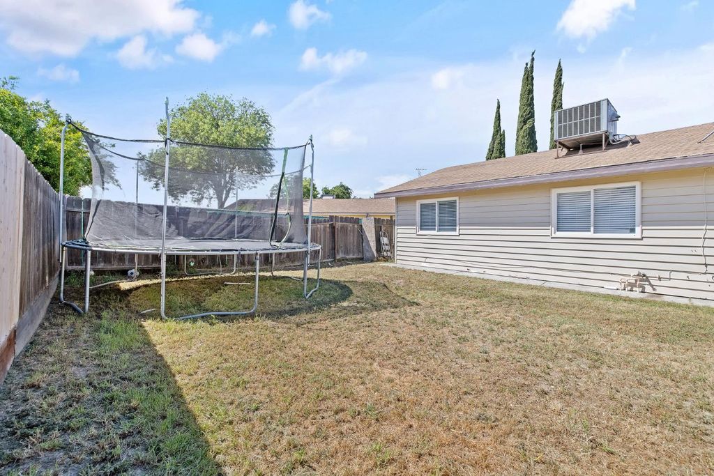 Image 32 of property listing at 14291 Rosemary Circle, Armona, CA 93202