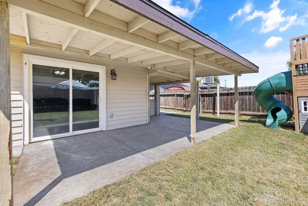 Image 33 of property listing at 14291 Rosemary Circle, Armona, CA 93202