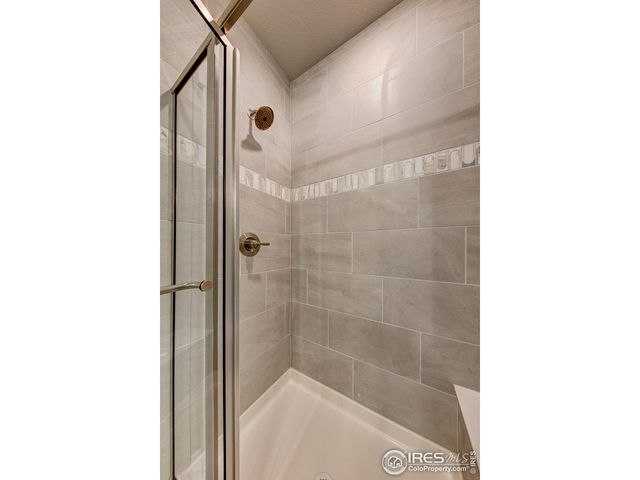 265 High Point Dr F-201, Longmont, CO 80504