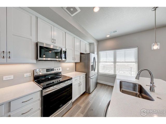 265 High Point Dr F-201, Longmont, CO 80504