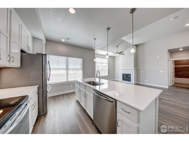 265 High Point Dr F-201, Longmont, CO 80504