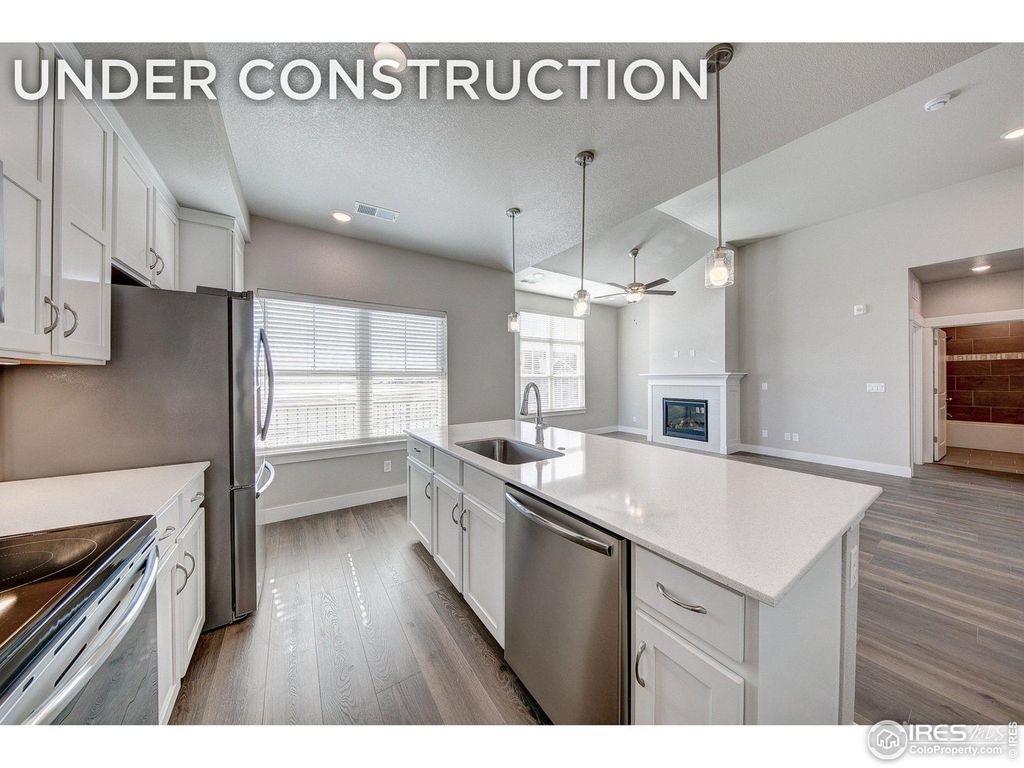 265 High Point Dr F-201, Longmont, CO 80504