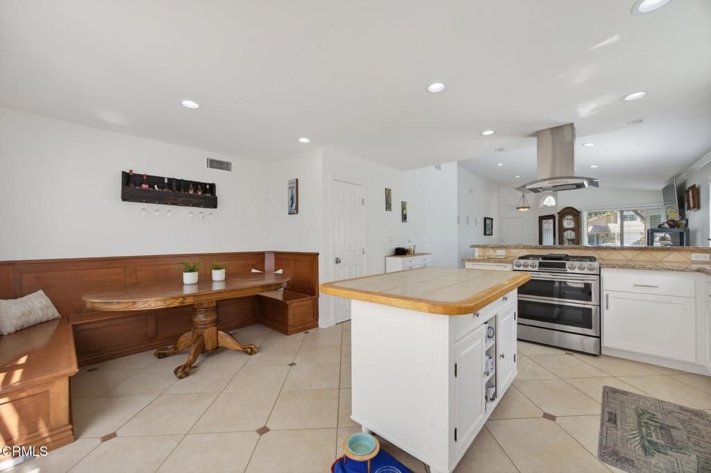 Image 16 of property listing at 5072 Via Calderon, Camarillo, CA 93012