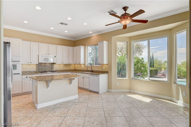 2370 Rosendale Village Avenue, Henderson, NV 89052