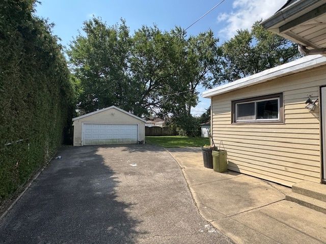 8229 W Summerdale Avenue, Chicago, IL 60656