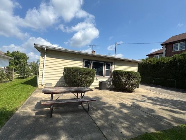 8229 W Summerdale Avenue, Chicago, IL 60656