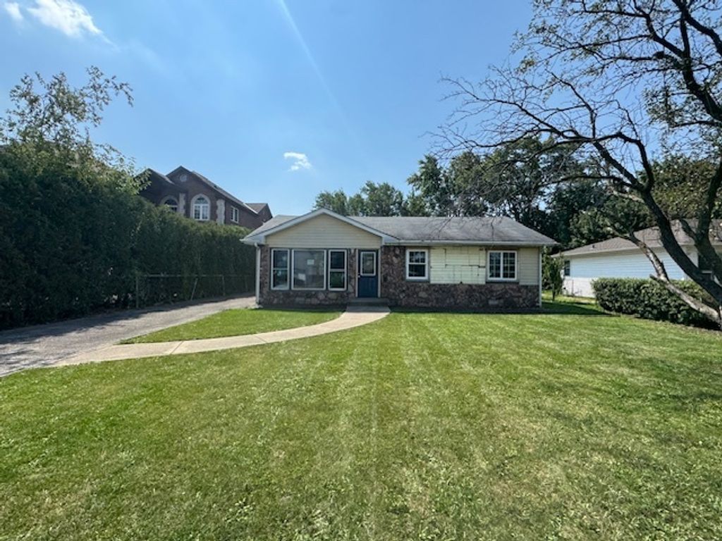 8229 W Summerdale Avenue, Chicago, IL 60656