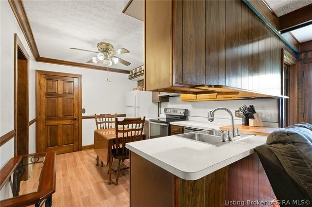 1207 Dogwood Road, Jeffersonville, IN 47130