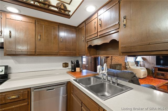 1207 Dogwood Road, Jeffersonville, IN 47130