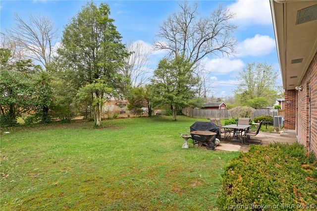 1207 Dogwood Road, Jeffersonville, IN 47130