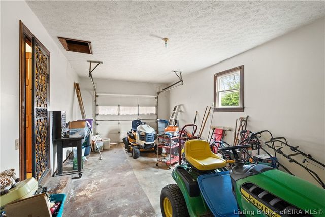 1207 Dogwood Road, Jeffersonville, IN 47130