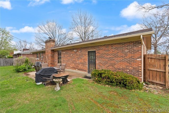 1207 Dogwood Road, Jeffersonville, IN 47130