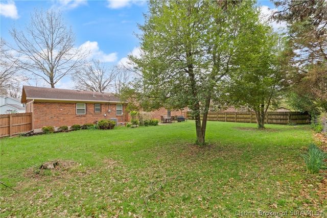 1207 Dogwood Road, Jeffersonville, IN 47130