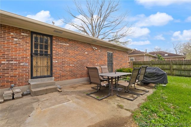 1207 Dogwood Road, Jeffersonville, IN 47130