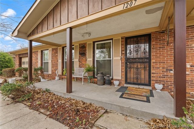 1207 Dogwood Road, Jeffersonville, IN 47130