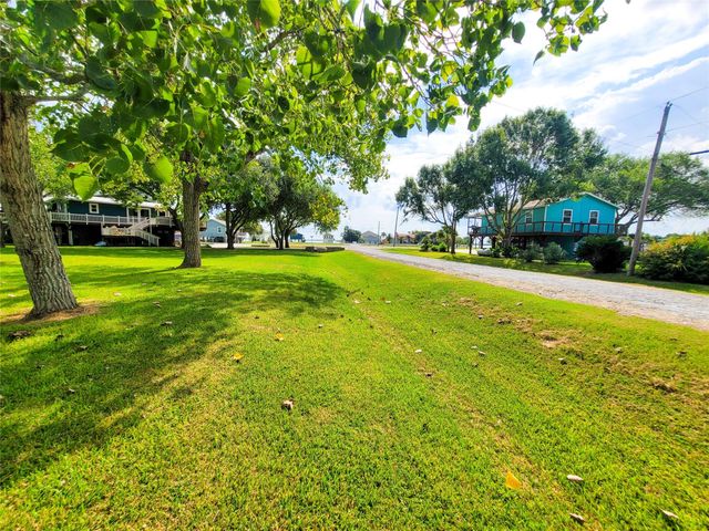 104 Curlew Drive, Palacios, TX 77465