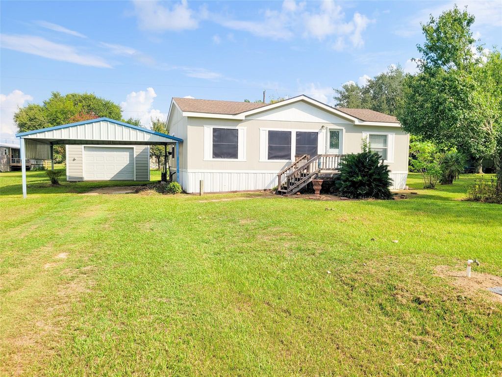 104 Curlew Drive, Palacios, TX 77465