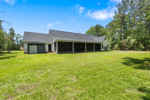 8729 Nathan Drive, Waller, TX 77484