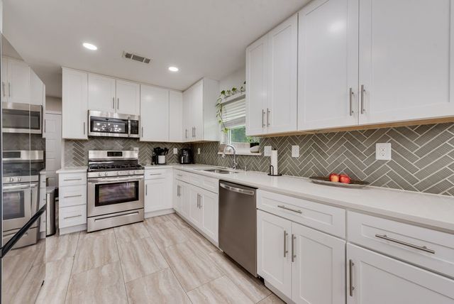 13660 Heartside Place, Farmers Branch, TX 75234