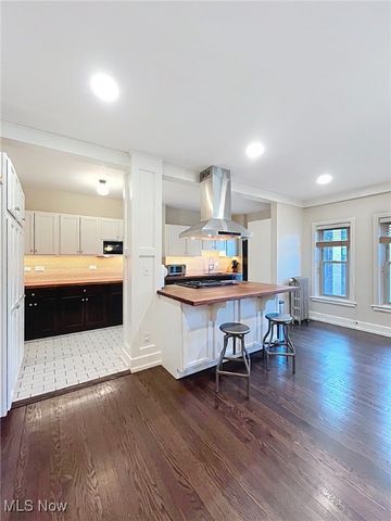 2330 Euclid Heights Blvd Boulevard 301, Cleveland Heights, OH 44106