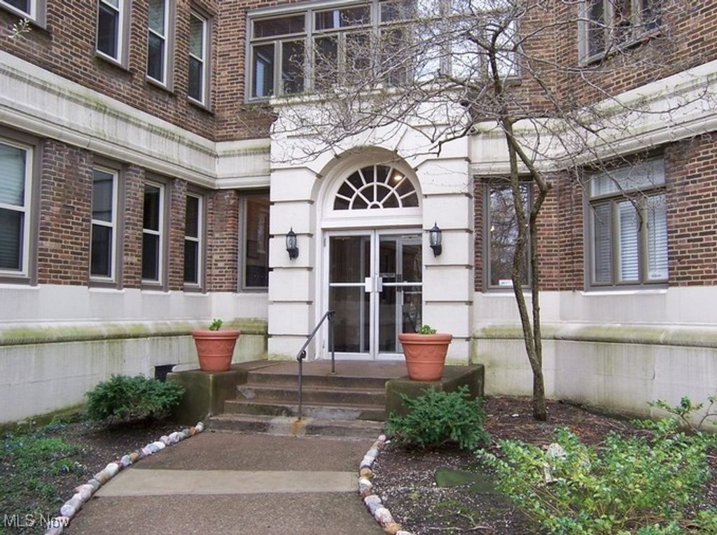 2330 Euclid Heights Blvd Boulevard 301, Cleveland Heights, OH 44106