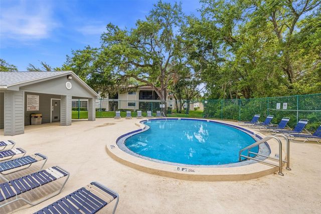 6015 LAKETREE LANE B, Temple Terrace, FL 33617