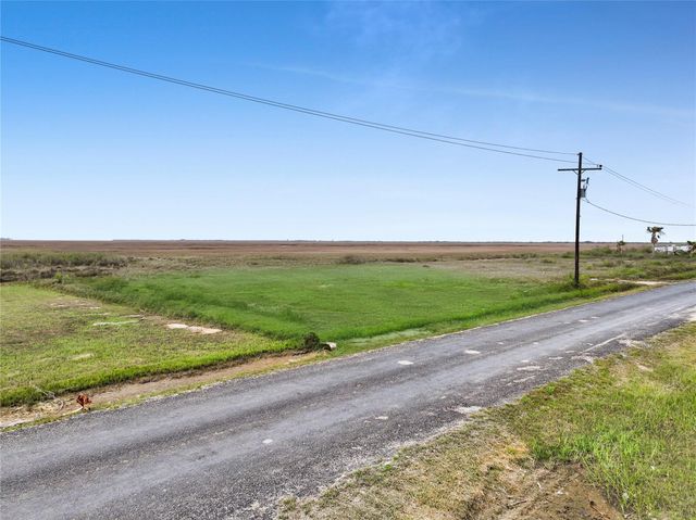 1177 N Tinkle Lane, Crystal Beach, TX 77650