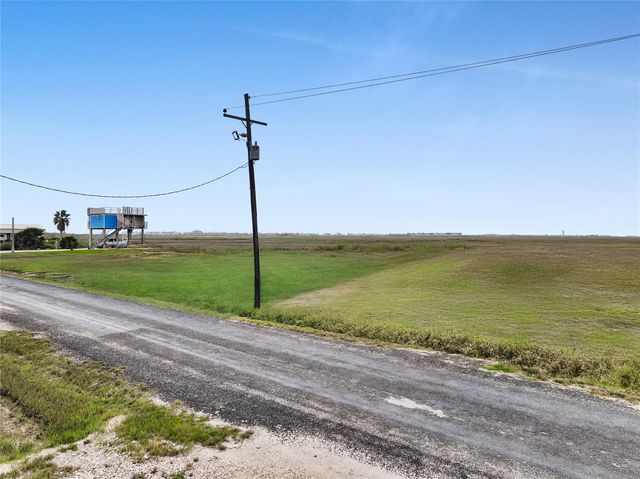 1177 N Tinkle Lane, Crystal Beach, TX 77650