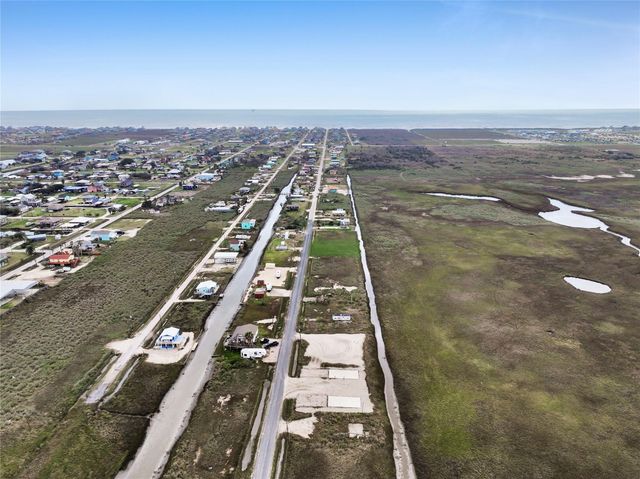 1177 N Tinkle Lane, Crystal Beach, TX 77650