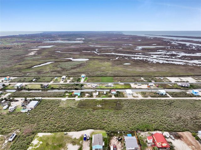 1177 N Tinkle Lane, Crystal Beach, TX 77650