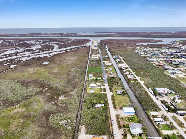 1177 N Tinkle Lane, Crystal Beach, TX 77650