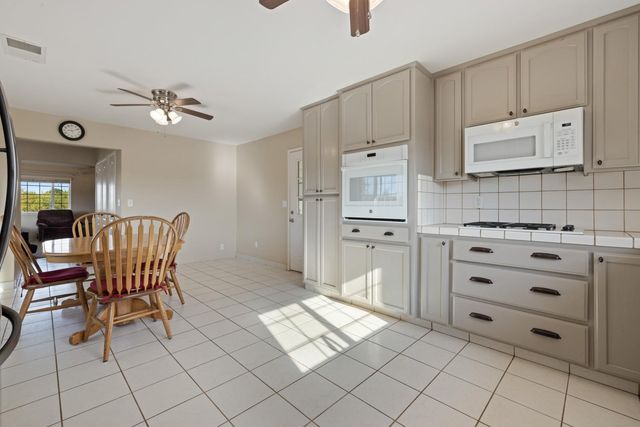 16682 S Steinegul Rd, Escalon, CA 95320