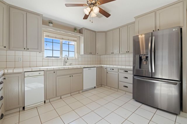 16682 S Steinegul Rd, Escalon, CA 95320