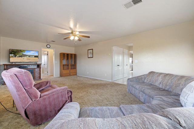 16682 S Steinegul Rd, Escalon, CA 95320