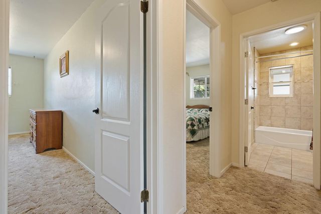 16682 S Steinegul Rd, Escalon, CA 95320