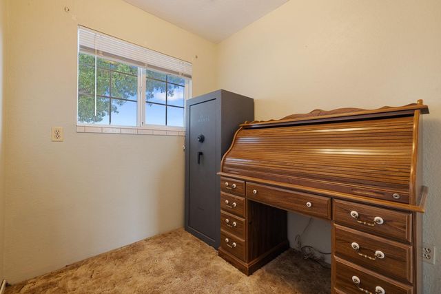 16682 S Steinegul Rd, Escalon, CA 95320