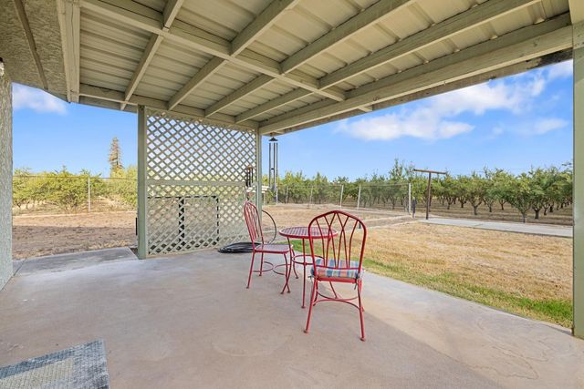 16682 S Steinegul Rd, Escalon, CA 95320