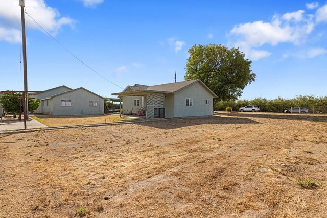 16682 S Steinegul Rd, Escalon, CA 95320