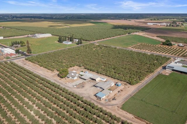 16682 S Steinegul Rd, Escalon, CA 95320