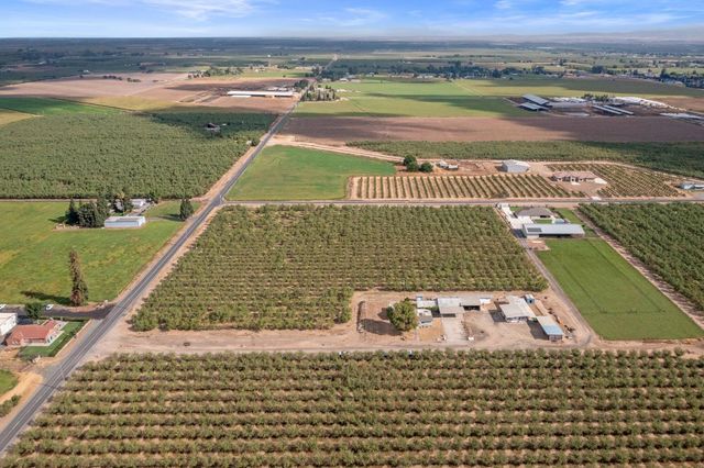 16682 S Steinegul Rd, Escalon, CA 95320