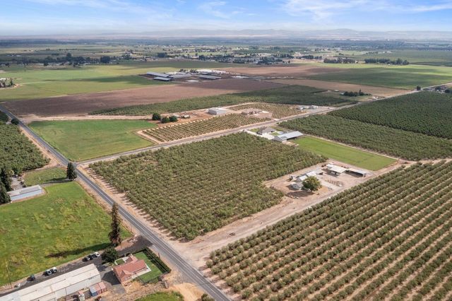 16682 S Steinegul Rd, Escalon, CA 95320