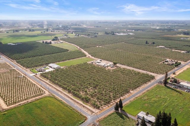 16682 S Steinegul Rd, Escalon, CA 95320