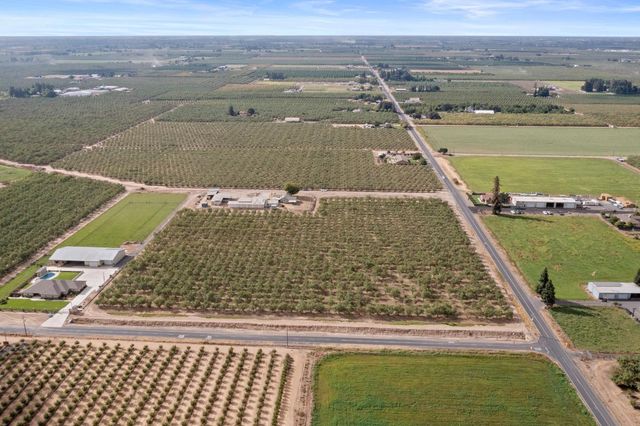 16682 S Steinegul Rd, Escalon, CA 95320