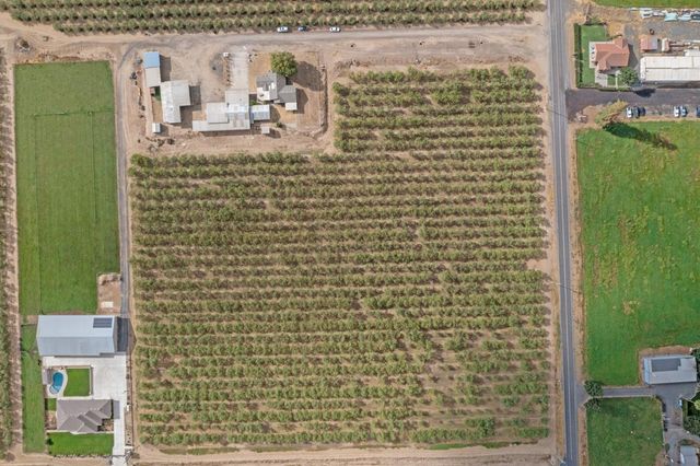 16682 S Steinegul Rd, Escalon, CA 95320