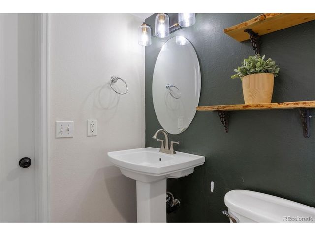 8239 W Baker Ave, Lakewood, CO 80227