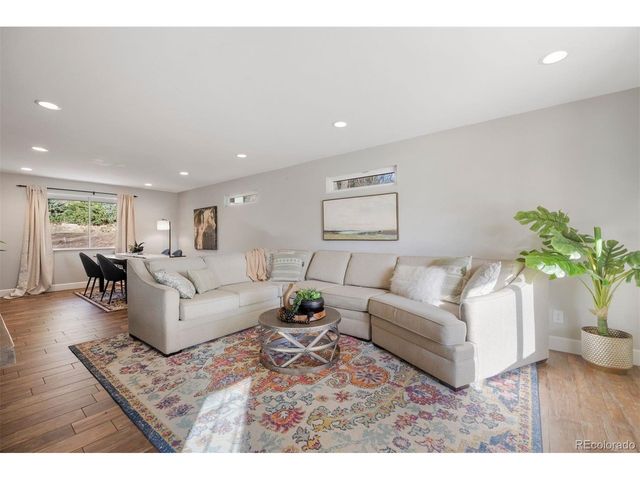 8239 W Baker Ave, Lakewood, CO 80227