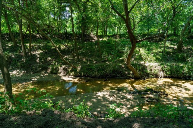 4898 Fm 2616, Hallettsville, TX 77964