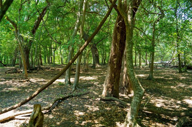 4898 Fm 2616, Hallettsville, TX 77964