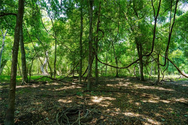 4898 Fm 2616, Hallettsville, TX 77964