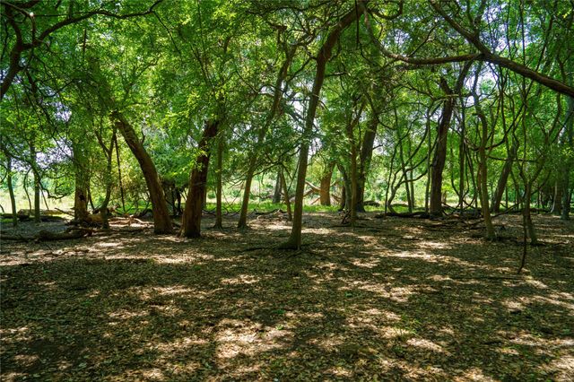 4898 Fm 2616, Hallettsville, TX 77964